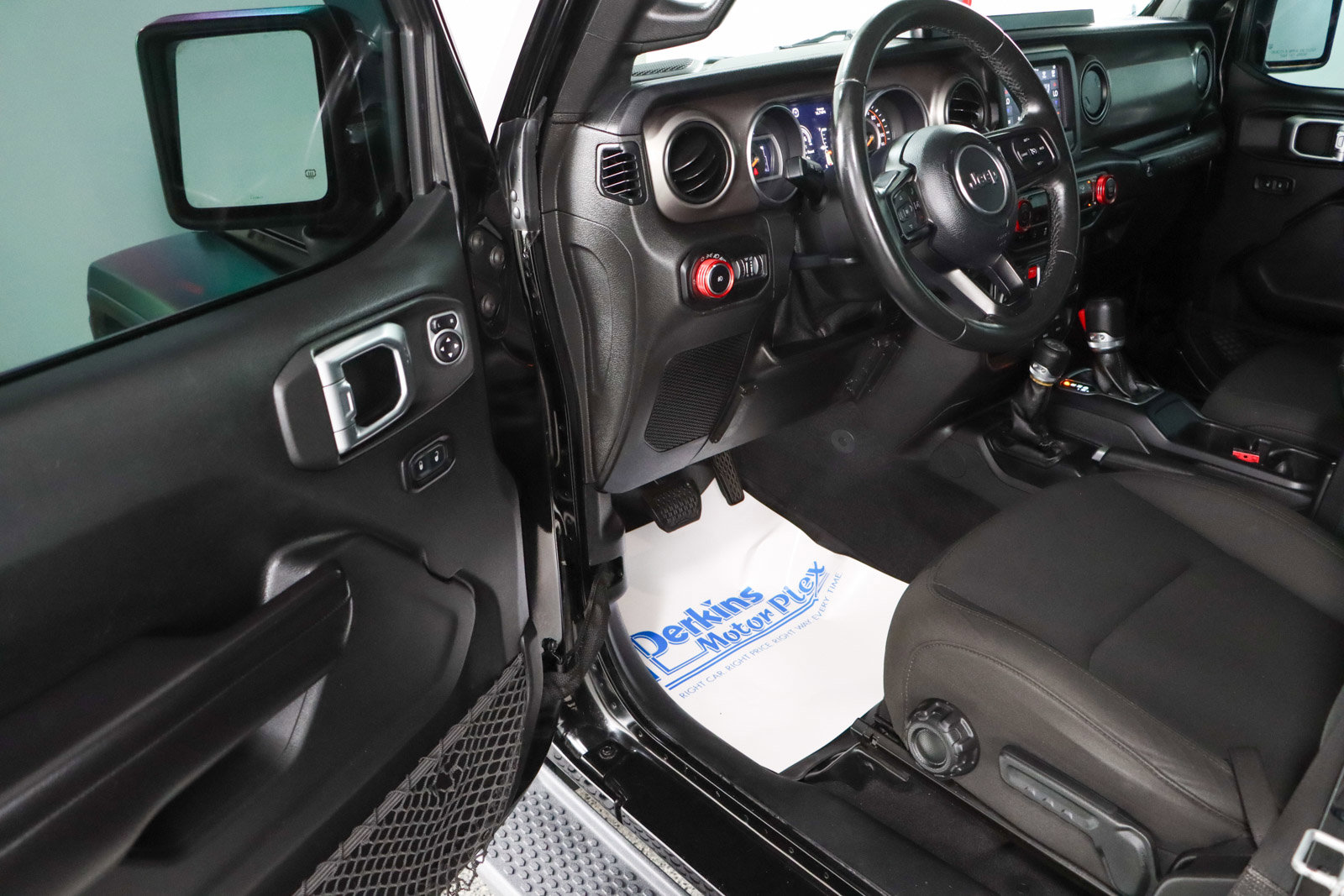 Used 2018 Jeep Wrangler Unlimited Sport S image 3