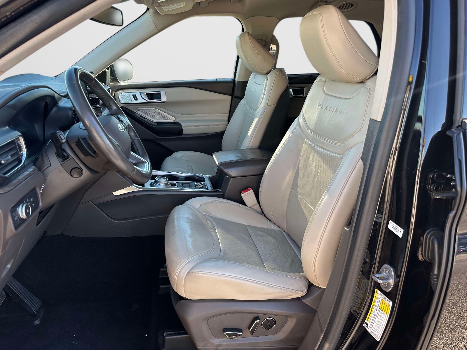 Used 2020 Ford Explorer Platinum w/ Premium Technology Package AWD/4WD image 16