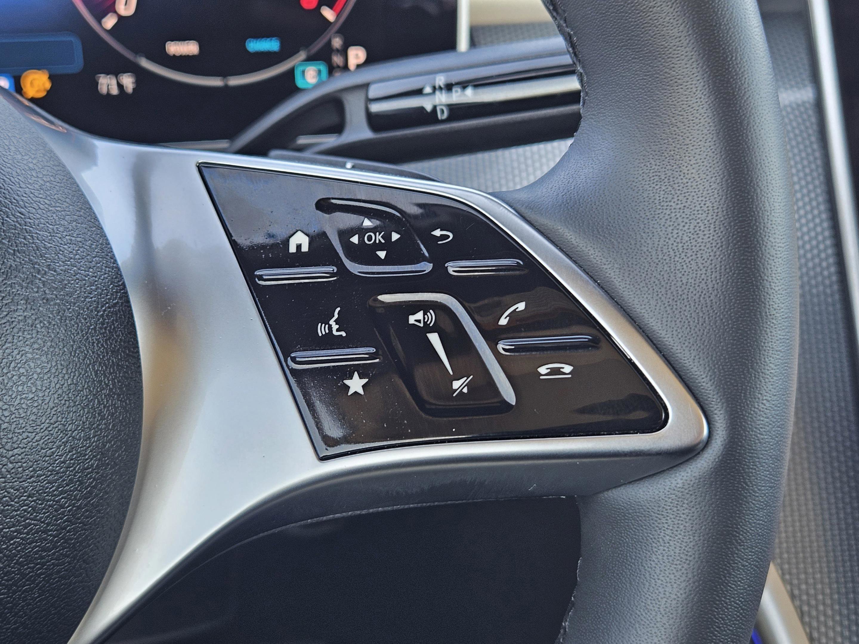 Certified 2025 Mercedes-Benz CLE 300 4MATIC Cabriolet image 27