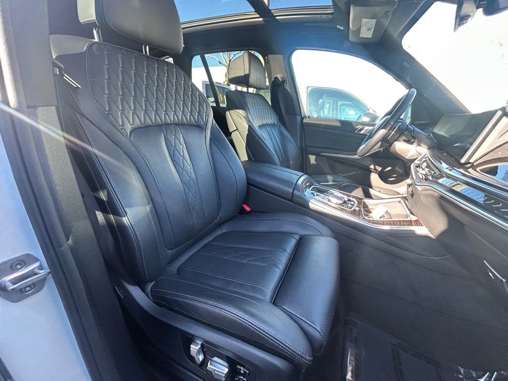 Used 2025 BMW X5 xDrive50e image 23