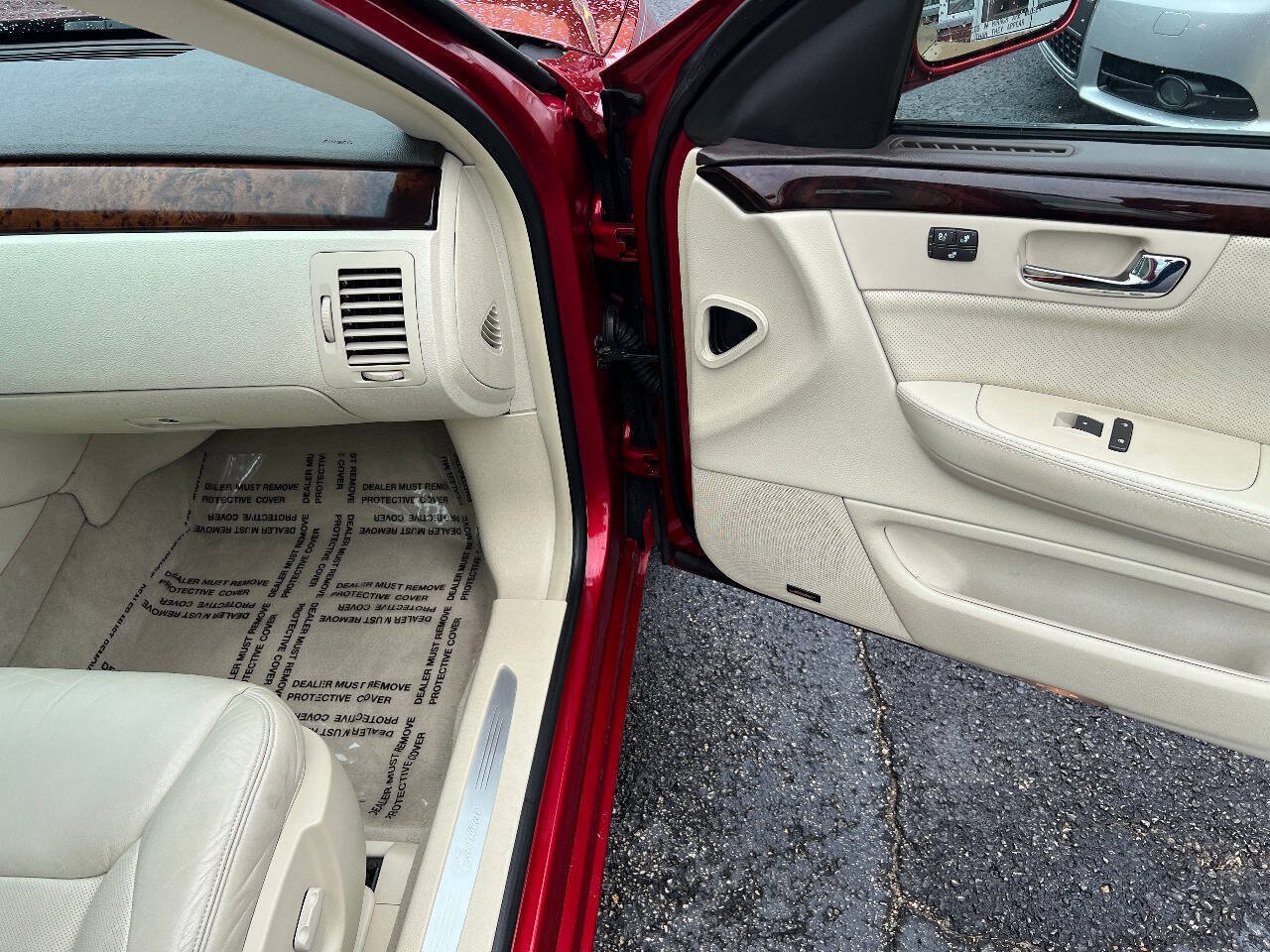 Used 2009 Cadillac DTS FWD image 32