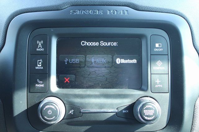 Used 2016 Jeep Renegade Latitude w/ Cold Weather Group FWD image 21