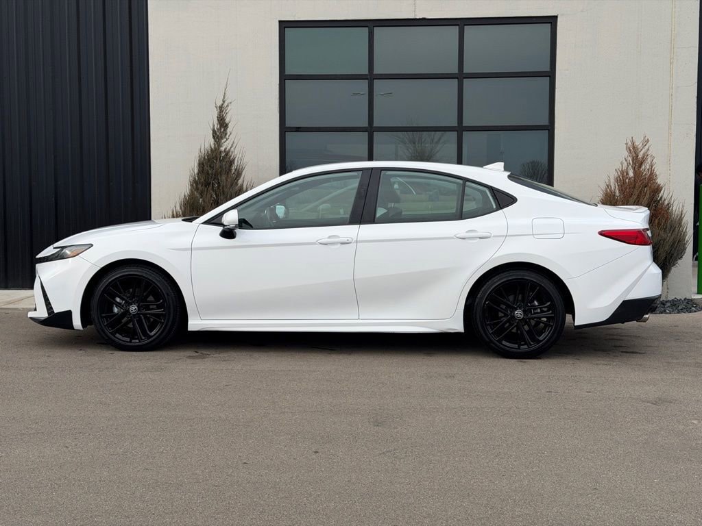 Used 2025 Toyota Camry SE image 2