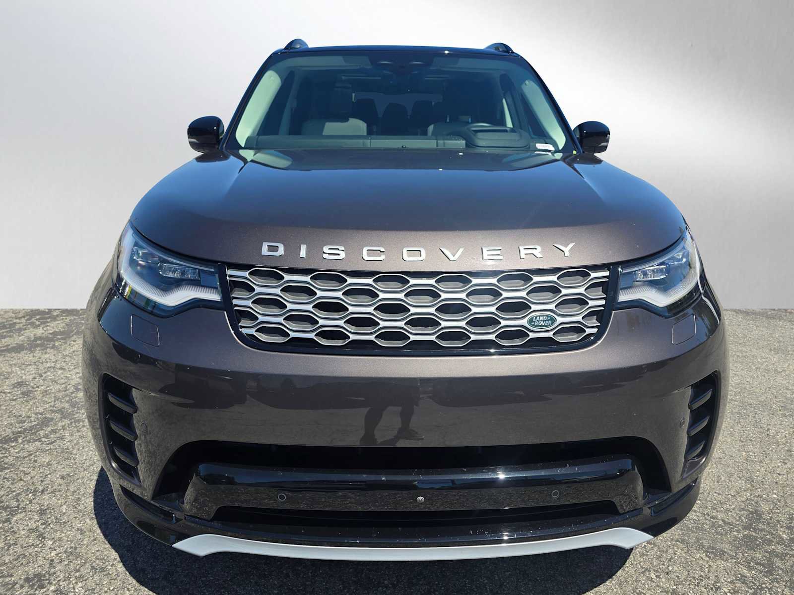 Used 2025 Land Rover Discovery Metropolitan Edition AWD/4WD image 8