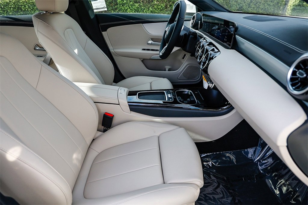 New 2025 Mercedes-Benz CLA 250 image 17