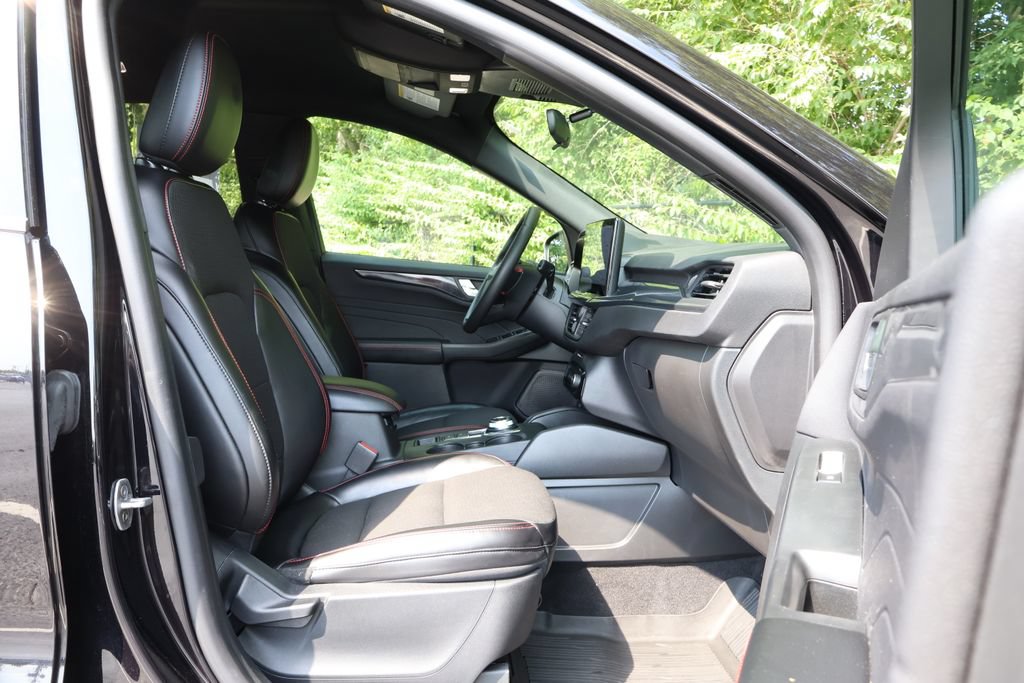 Used 2024 Ford Escape ST-Line w/ Tech Pack #1 AWD/4WD image 39