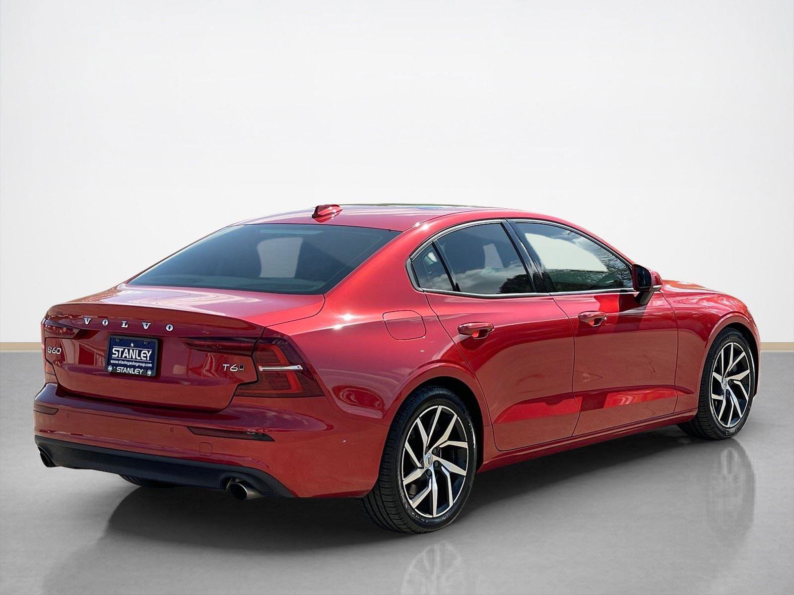 Used 2020 Volvo S60 T6 Momentum image 7