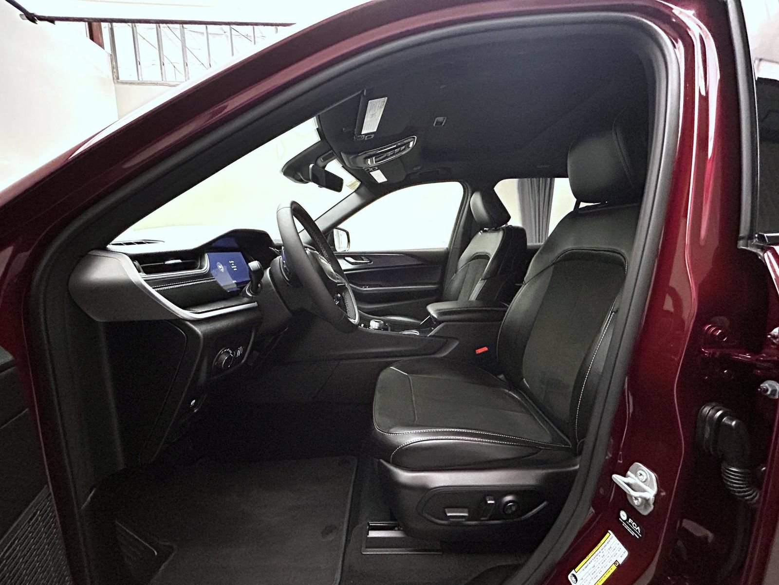 New 2025 Jeep Grand Cherokee Altitude AWD/4WD image 10
