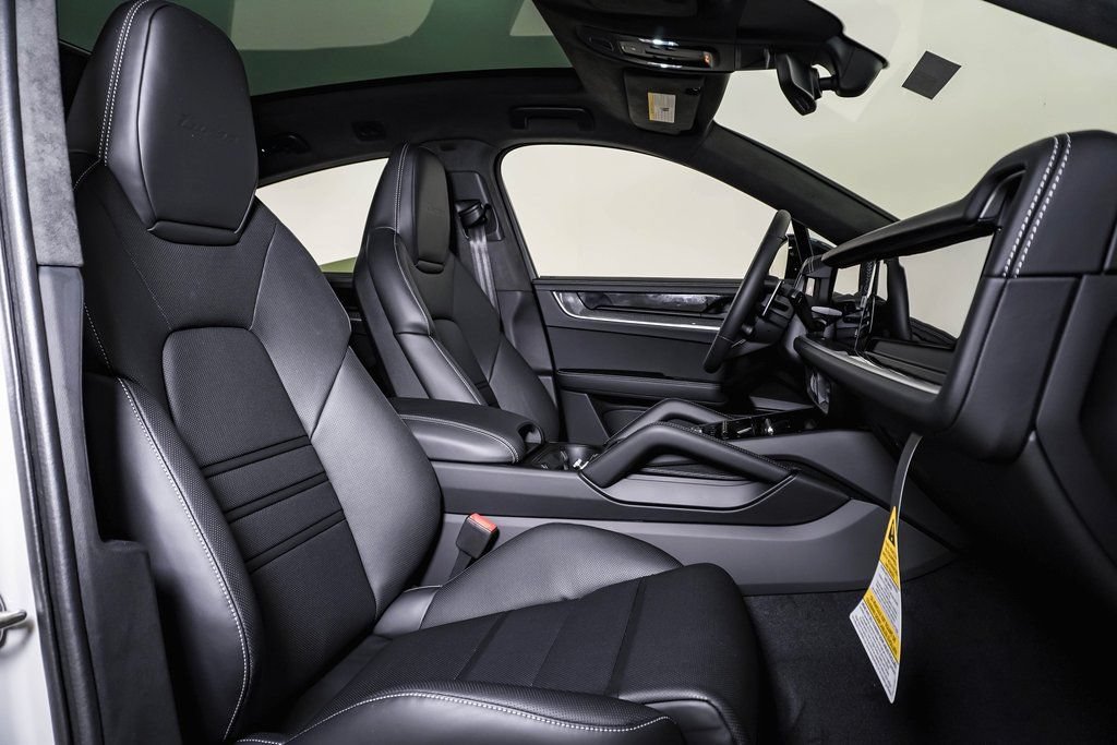 New 2025 Porsche Cayenne Turbo AWD/4WD image 15