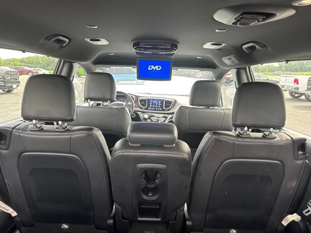 Used 2020 Chrysler Pacifica Touring-L FWD image 4
