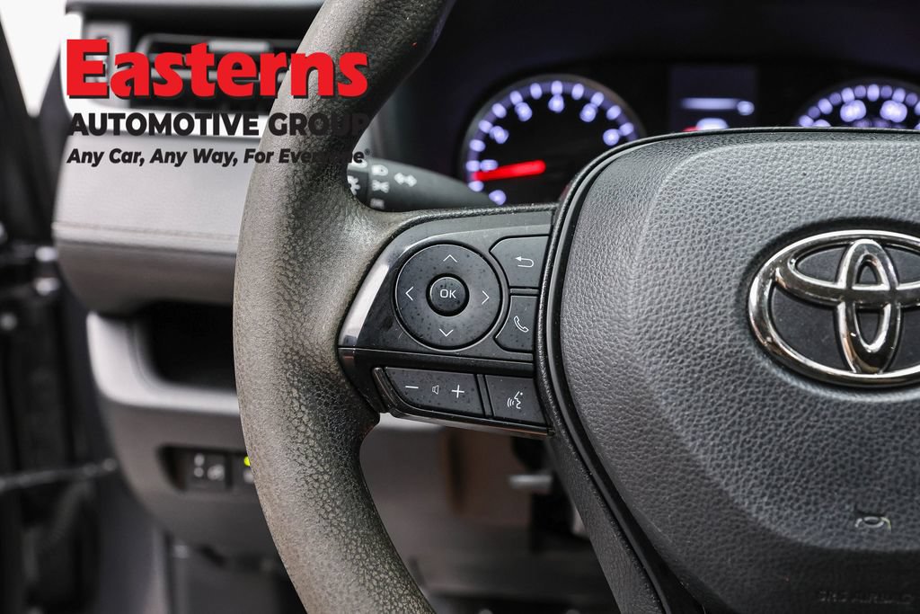 Used 2022 Toyota RAV4 LE AWD/4WD image 14