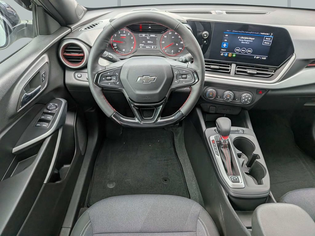 Used 2025 Chevrolet Trax RS w/ Sunroof Package FWD image 19
