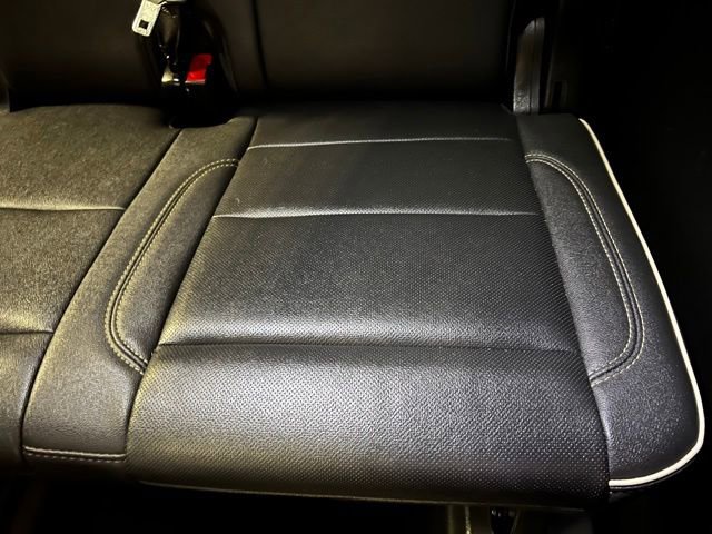 Used 2023 GMC Yukon XL SLT image 22