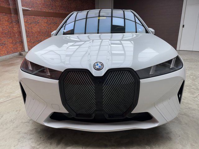 Used 2026 BMW iX xDrive45 image 8