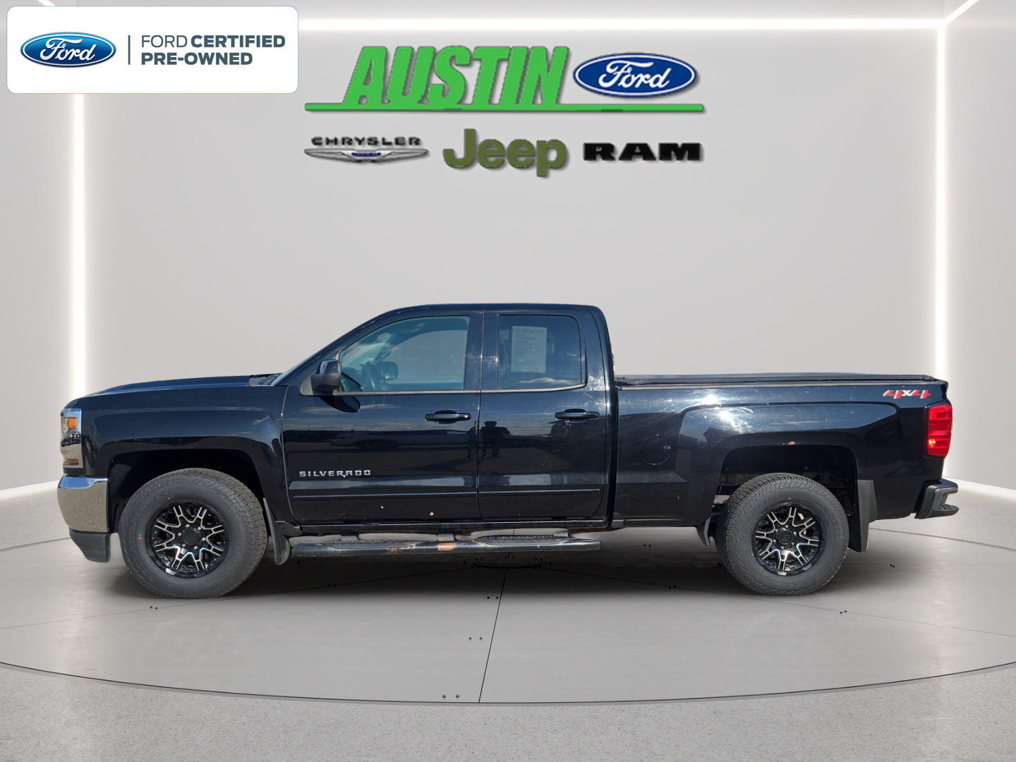 Used 2018 Chevrolet Silverado 1500 LT AWD/4WD image 2