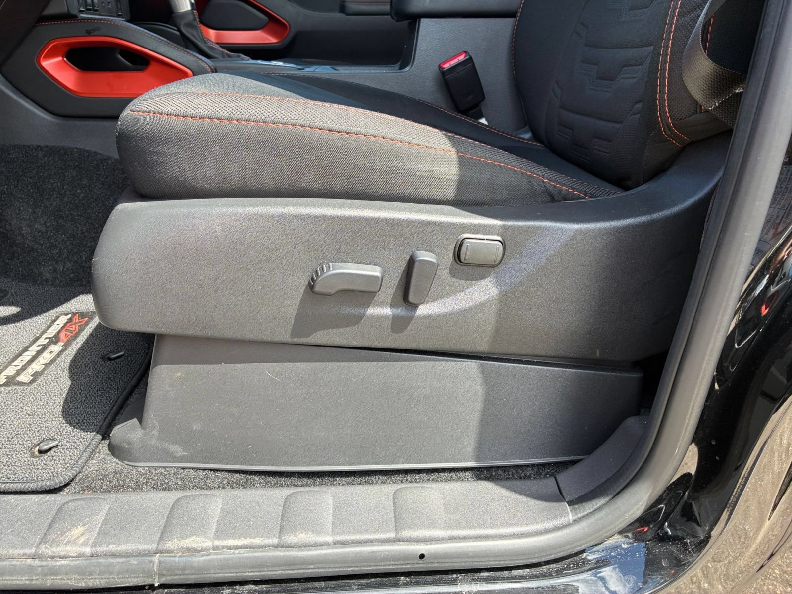 Used 2026 Nissan Frontier PRO-4X AWD/4WD image 21