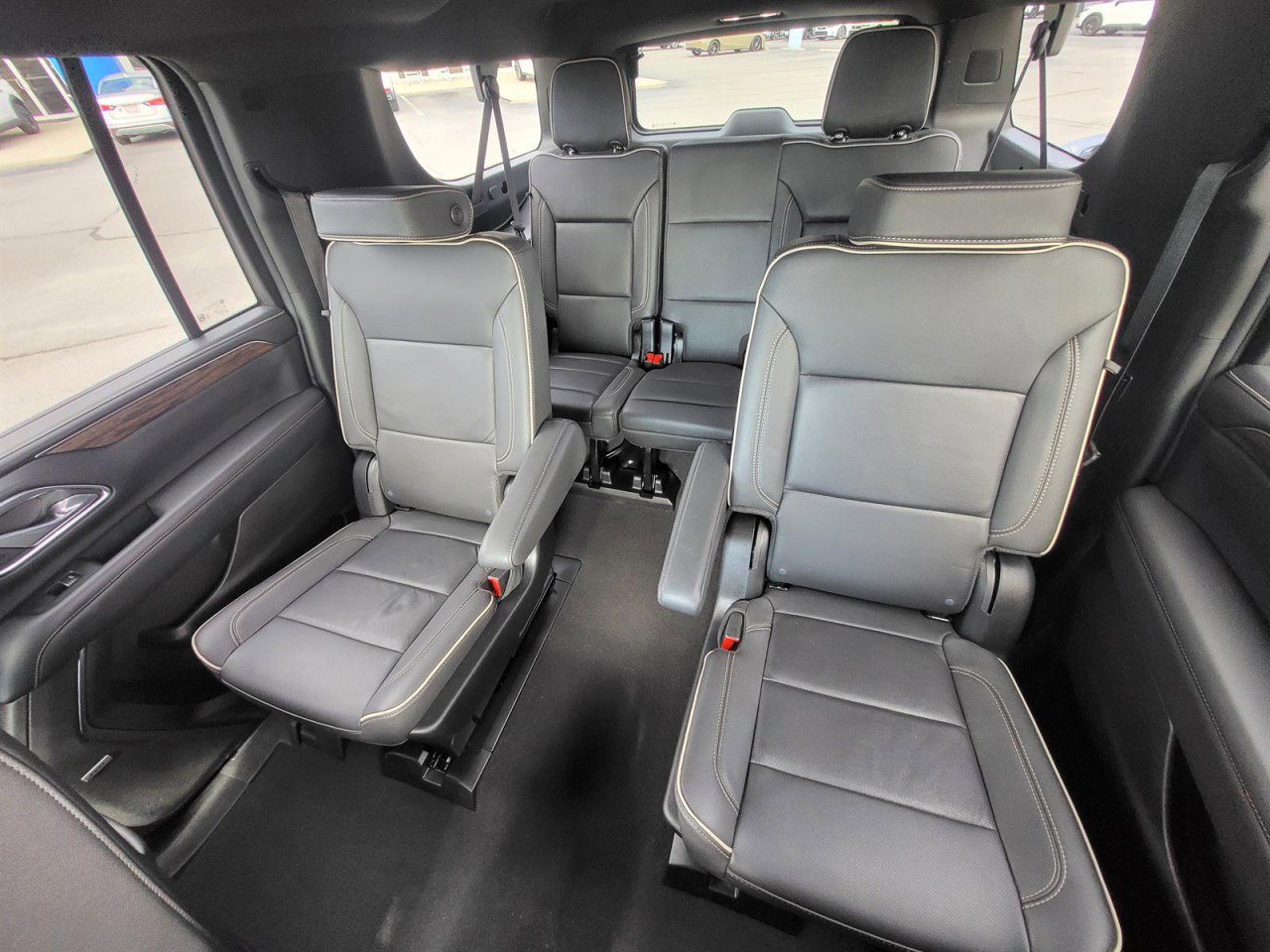 Used 2024 Chevrolet Suburban Premier image 13