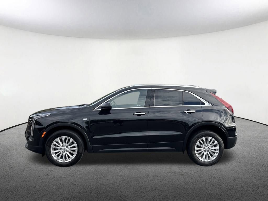 Certified 2024 Cadillac XT4 Luxury w/ Cold Weather Package image 2