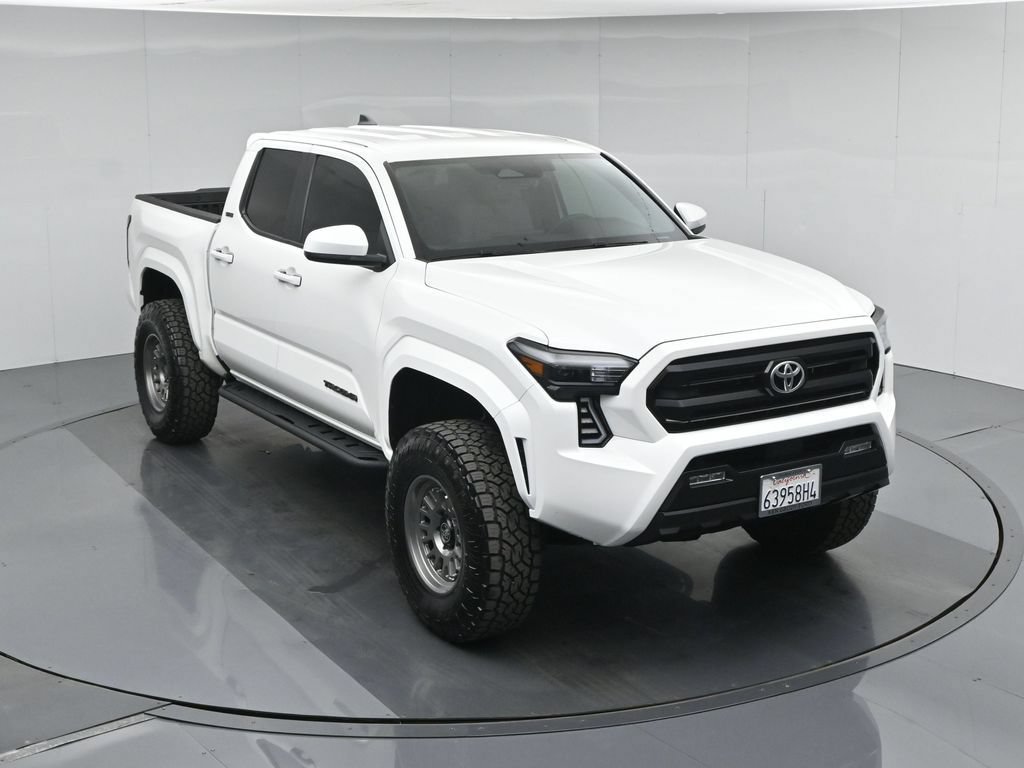 Used 2025 Toyota Tacoma SR5 AWD/4WD image 39