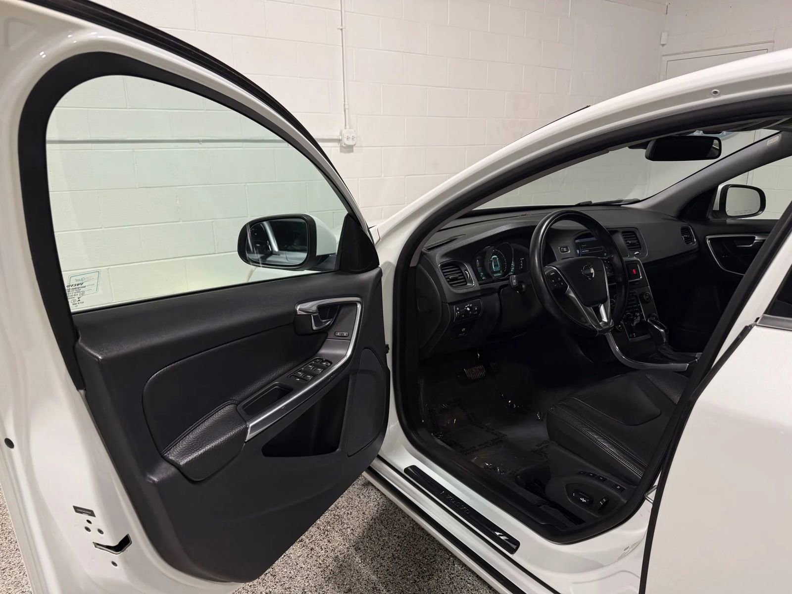 Used 2014 Volvo S60 T5 w/ Climate Package image 9