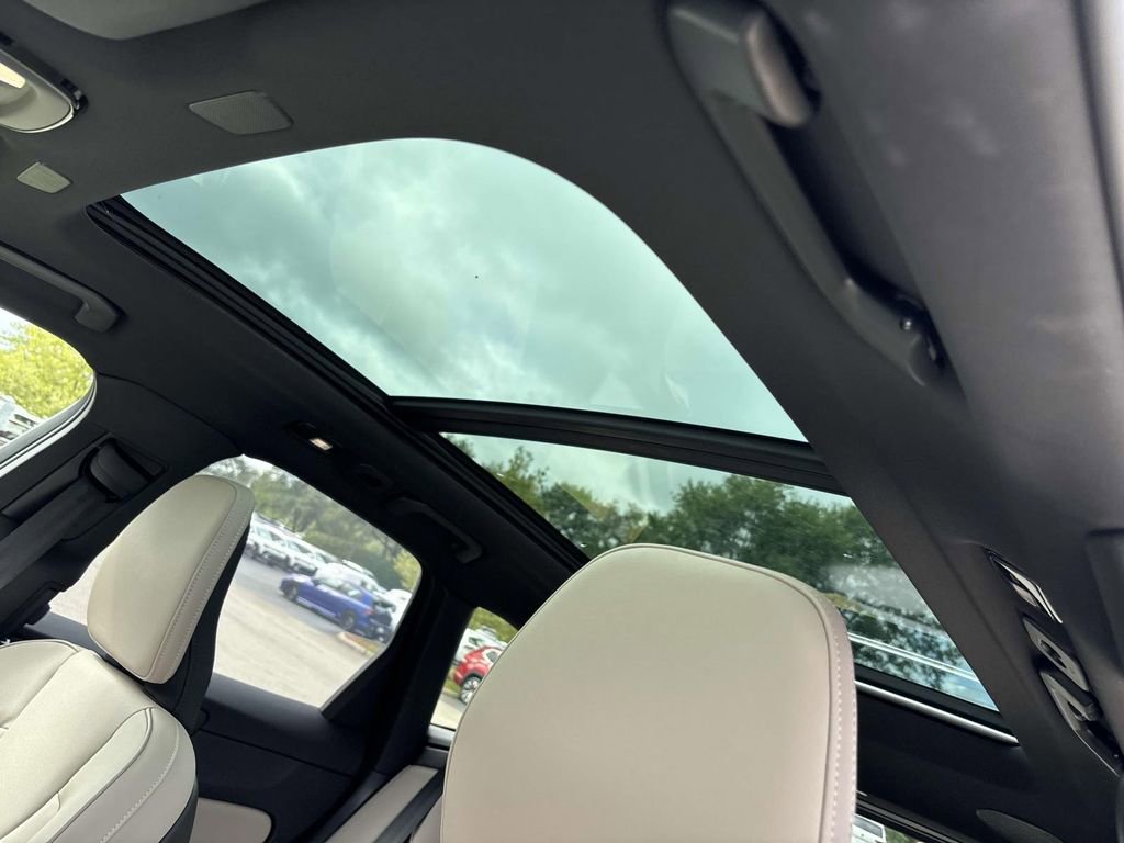 New 2026 Volvo XC60 B5 Plus w/ Protection Package Premier image 24