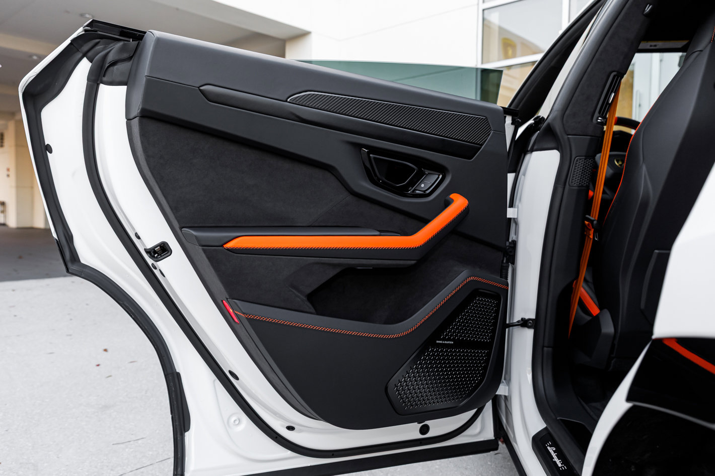 Used 2025 Lamborghini Urus SE image 46