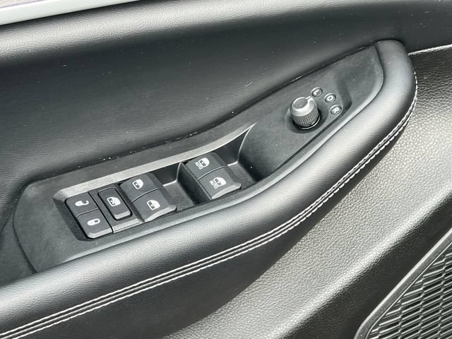 Used 2024 Jeep Grand Cherokee Limited w/ Black Appearance Package AWD/4WD image 16