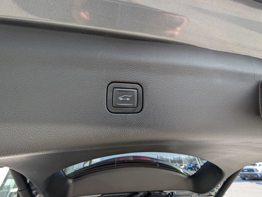 Used 2021 Buick Enclave Essence w/ Sound and Sites Package AWD/4WD image 45