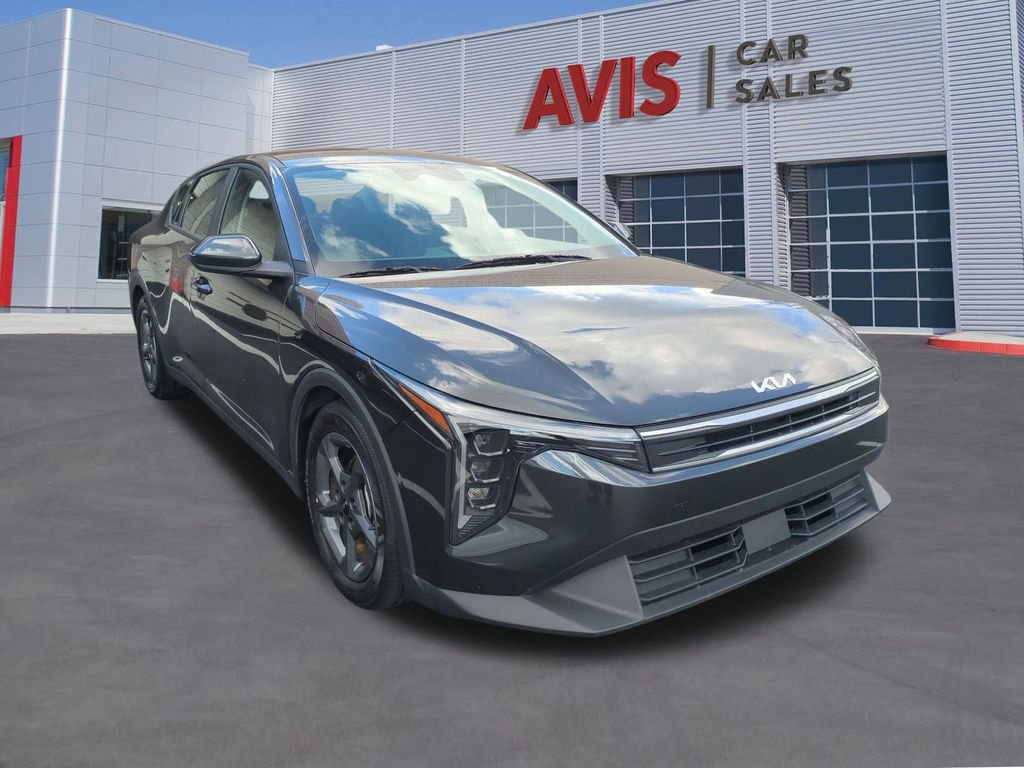 Used 2025 Kia K4 LXS image 3