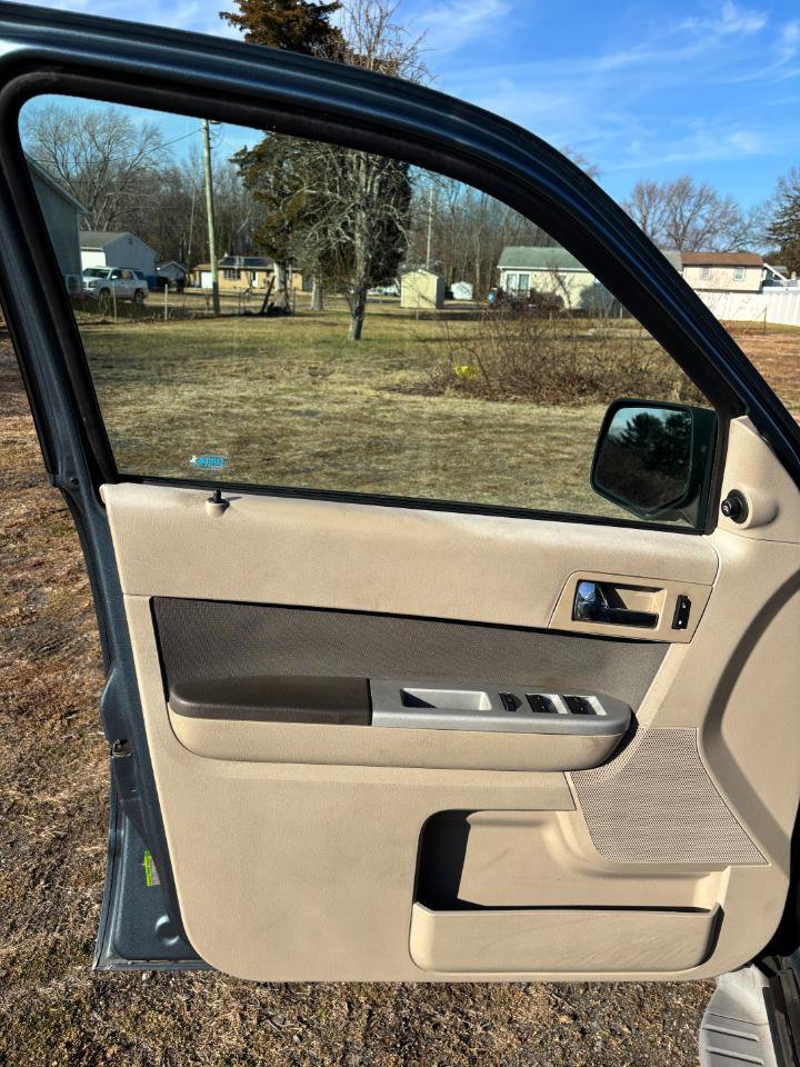 Used 2010 Mercury Mariner 2WD image 18