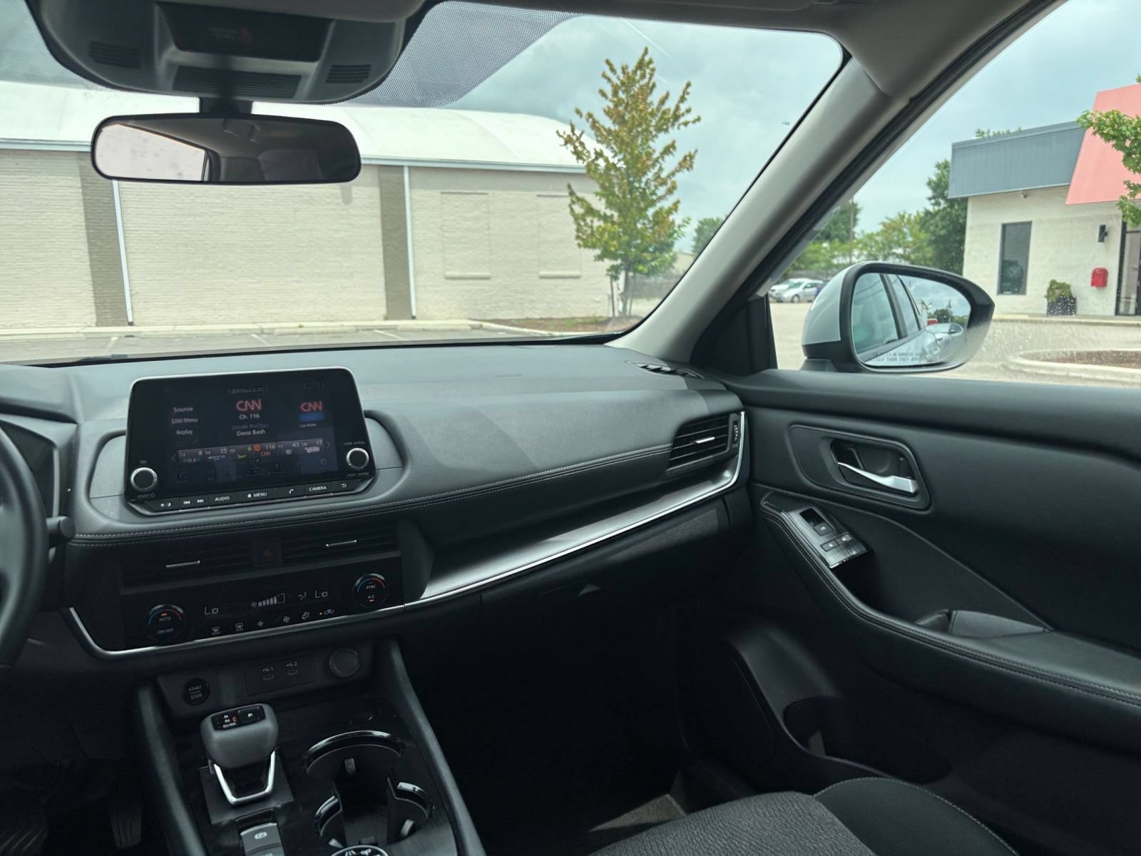 Used 2025 Nissan Rogue SV AWD/4WD image 33