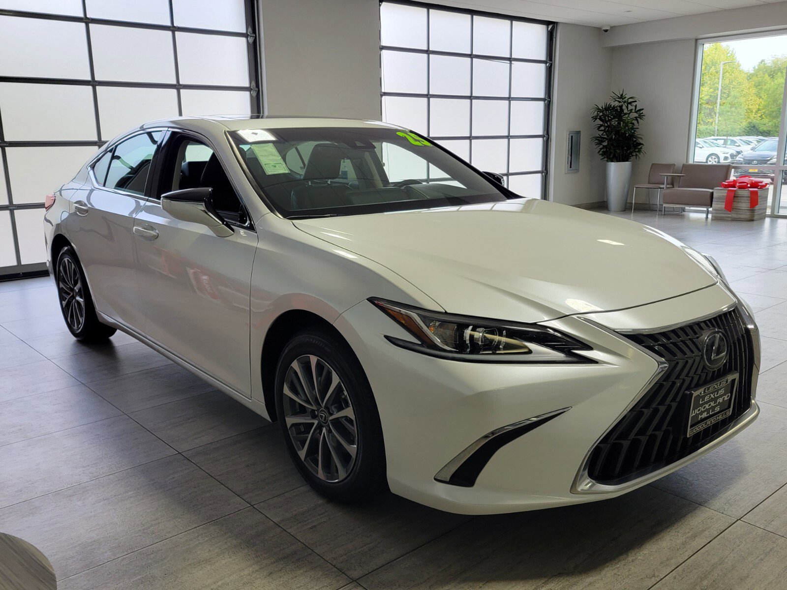 Certified 2025 Lexus ES 350 image 8