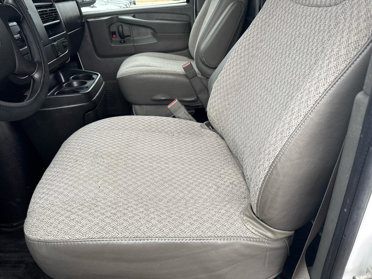 Used 2015 Chevrolet Express 2500 image 12