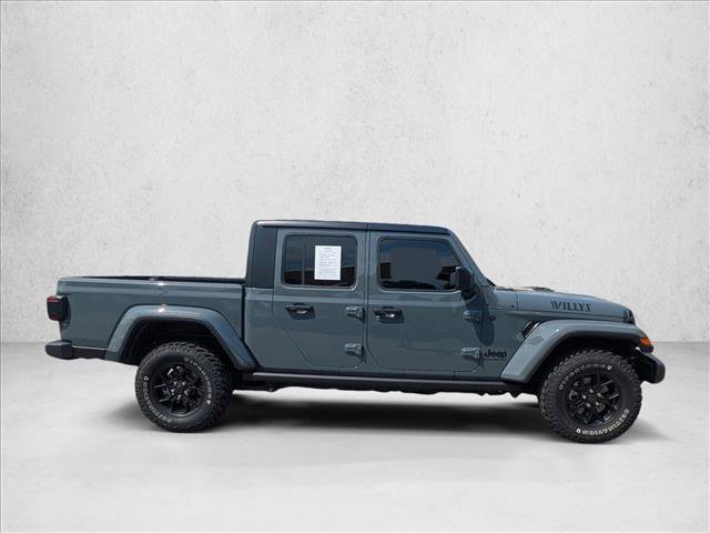 Used 2025 Jeep Gladiator Sport AWD/4WD image 4
