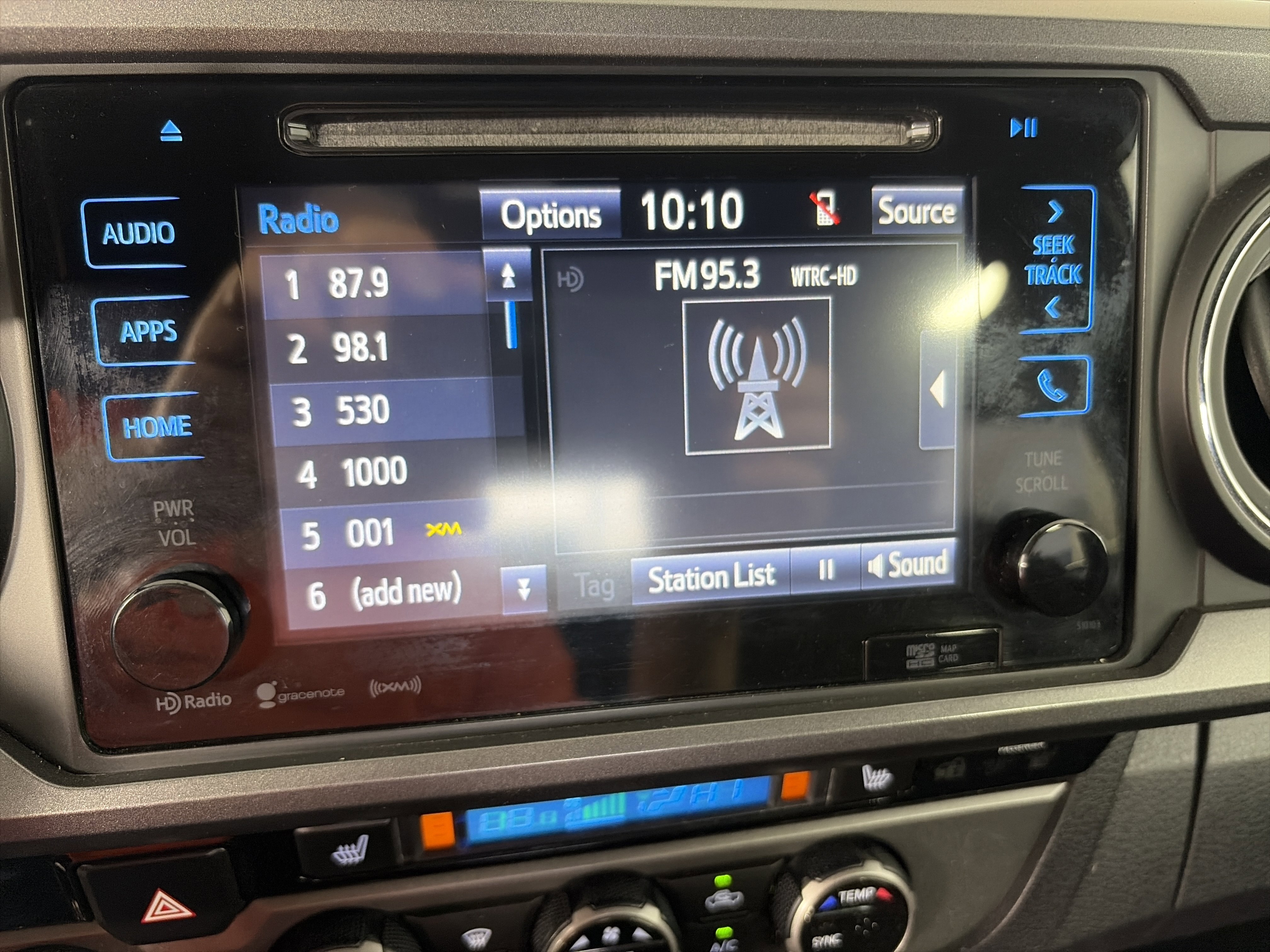 Used 2017 Toyota Tacoma TRD Sport AWD/4WD image 10