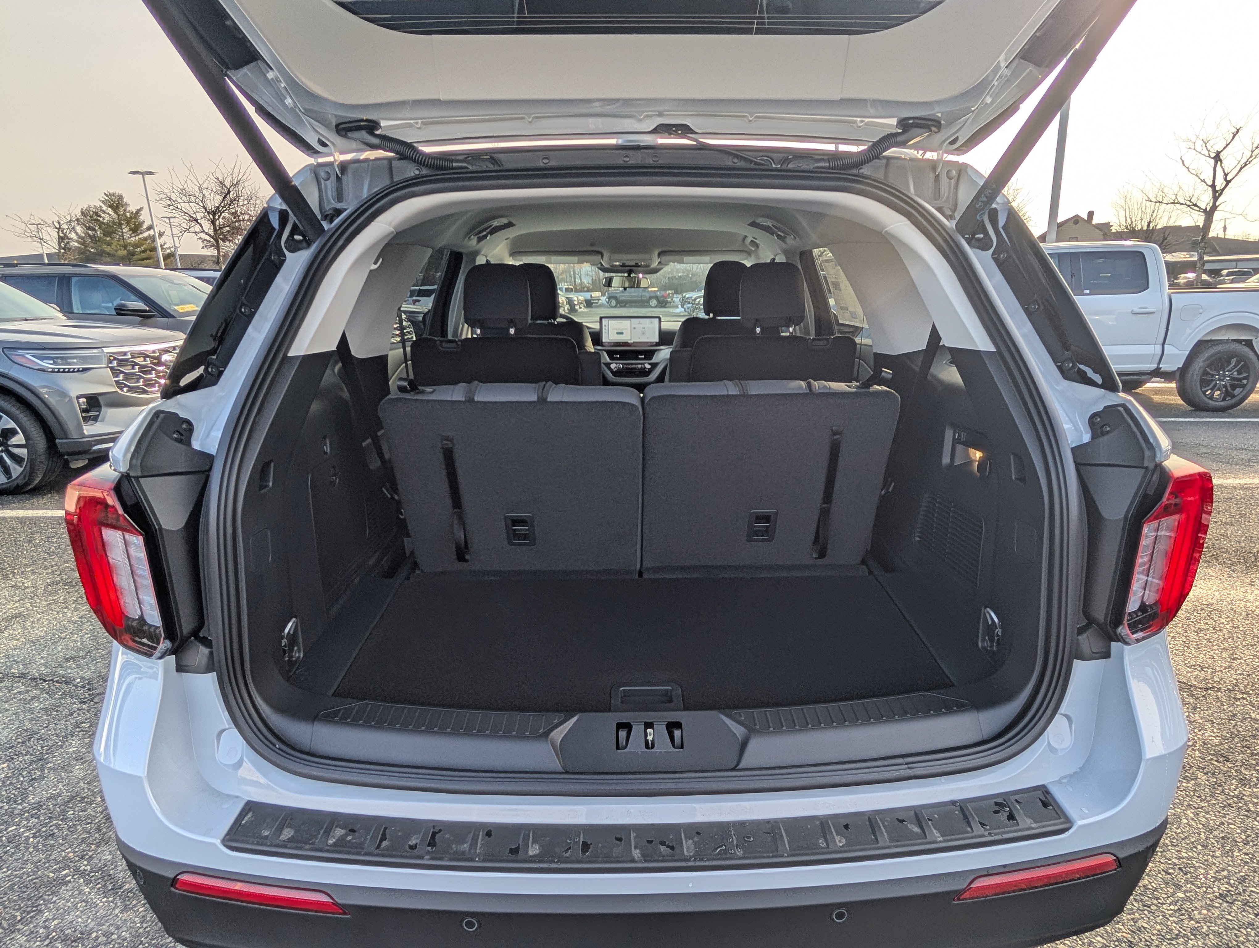 New 2026 Ford Explorer Active AWD/4WD image 8