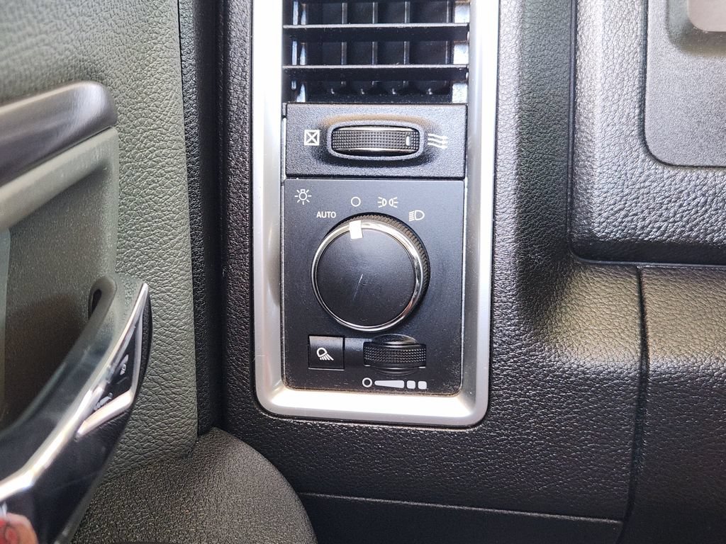 Used 2021 RAM 1500 Classic SLT RWD image 17