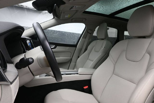 Used 2024 Volvo XC60 B5 Plus w/ Protection Package Premier AWD/4WD image 10