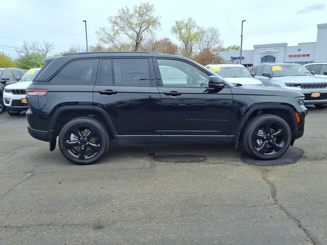 Certified 2023 Jeep Grand Cherokee Altitude AWD/4WD image 8