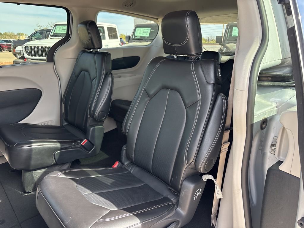 Used 2024 Chrysler Pacifica Touring-L FWD image 18