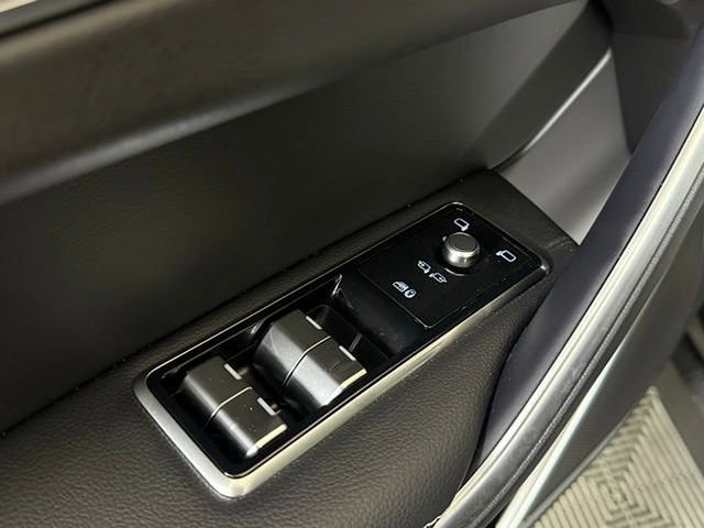 New 2025 Jaguar F-PACE R-Dynamic S image 27