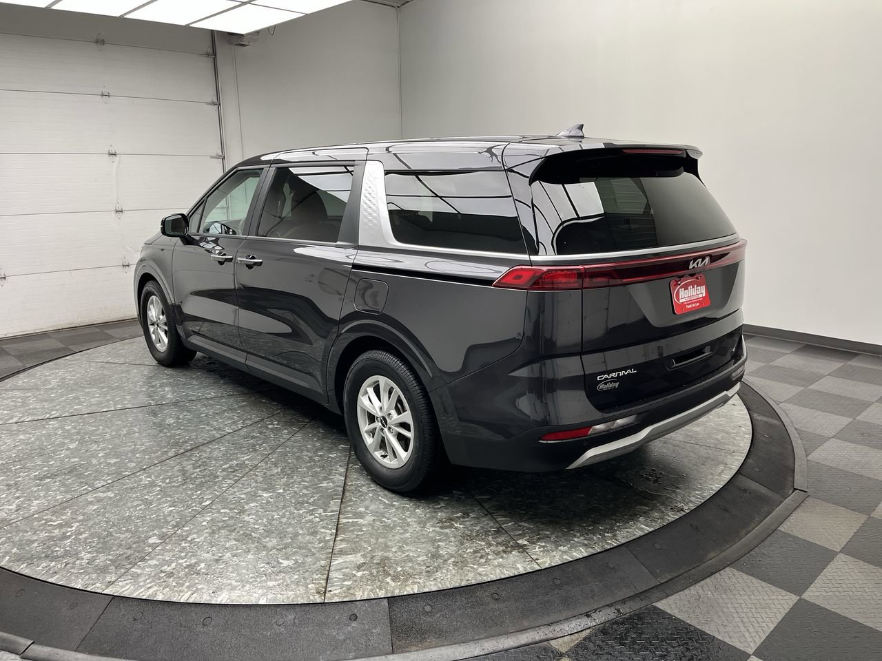 Used 2024 Kia Carnival LX FWD image 2