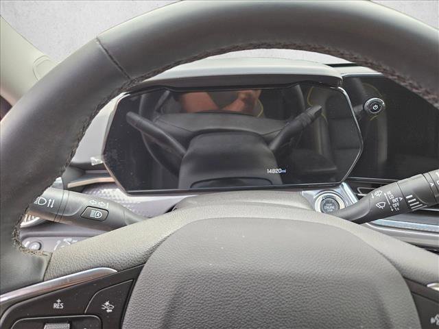 Used 2025 Chevrolet Trax ACTIV w/ Sunroof Package image 19