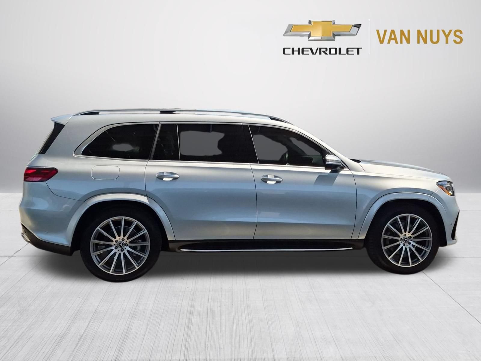 Used 2025 Mercedes-Benz GLS 580 4MATIC image 4