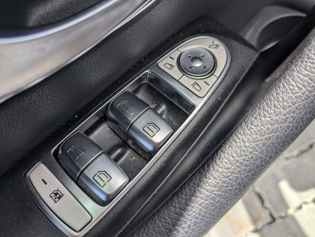 Used 2021 Mercedes-Benz E 350 4MATIC Sedan image 12
