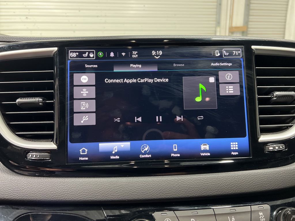 Used 2025 Chrysler Pacifica Select image 36