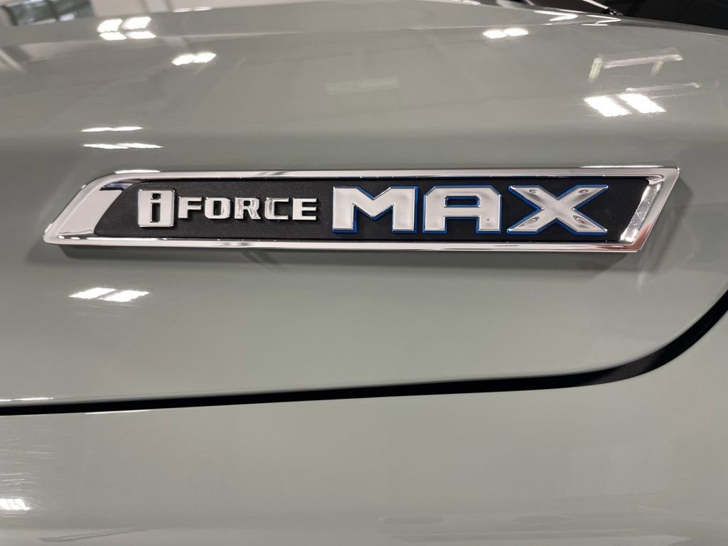 Used 2025 Toyota Sequoia SR5 AWD/4WD image 19