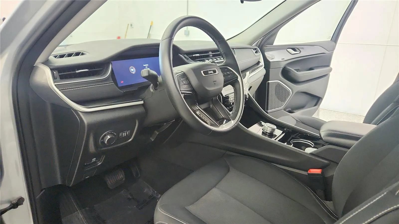 Used 2022 Jeep Grand Cherokee L Laredo w/ Luxury Tech Group I AWD/4WD image 14