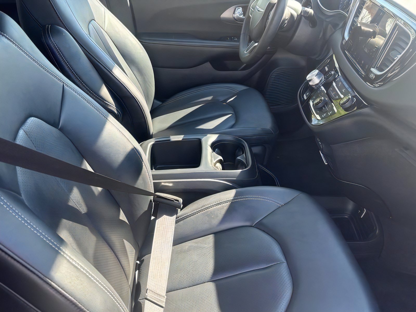 Used 2025 Chrysler Pacifica Select FWD image 31