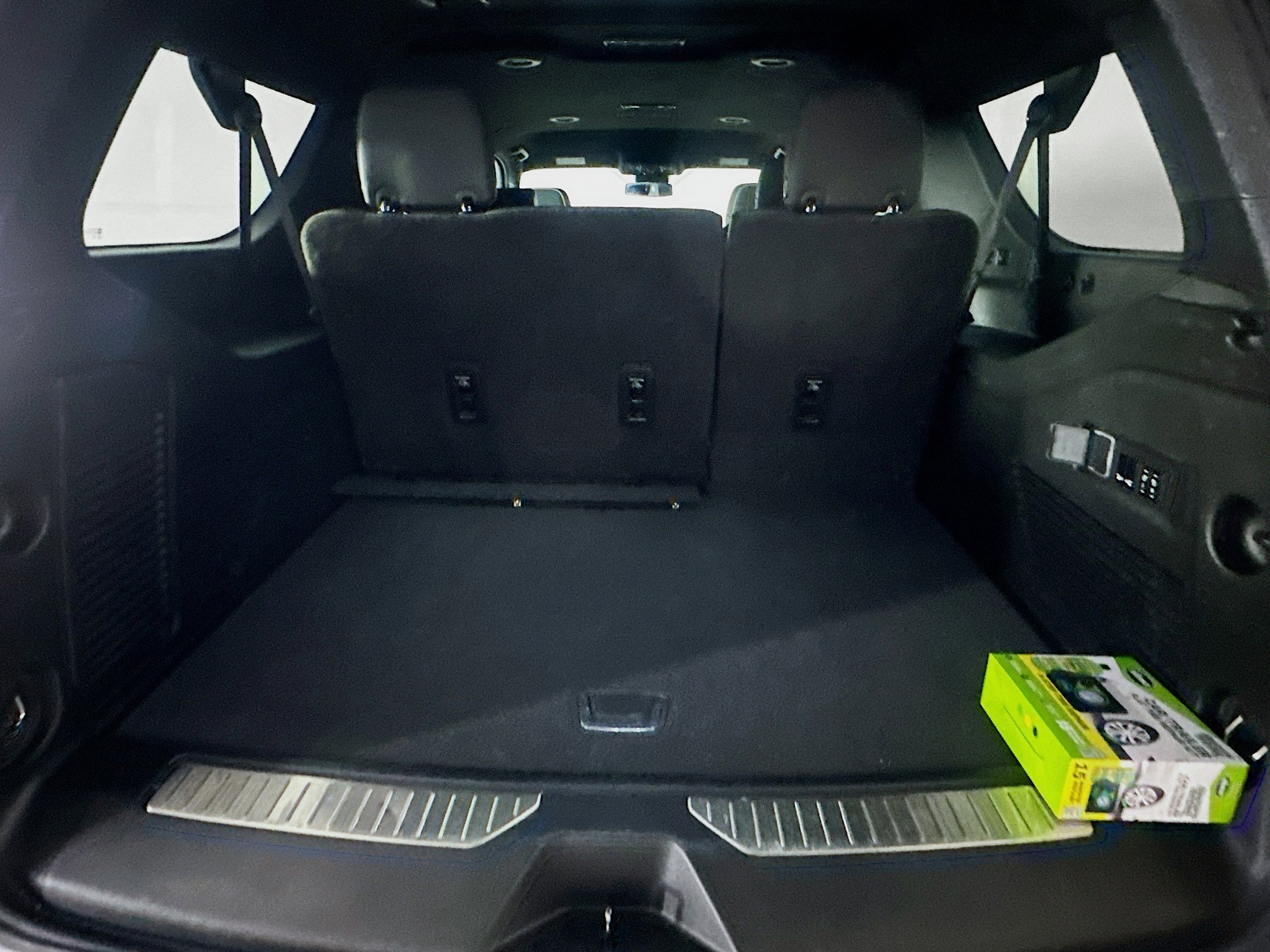 Used 2023 Chevrolet Suburban Premier image 29